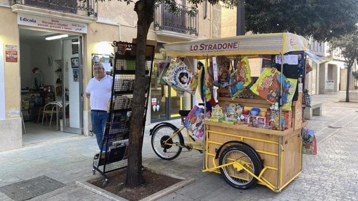 La nuova vita di Angelo Piccione: “Ero l’autista di una multinazionale in Svizzera, ho mollato tutto per aprire un’edicola a Marsala”