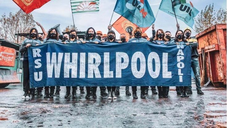 Whirlpool, operaia si laurea con una tesi su donne e lavoro 