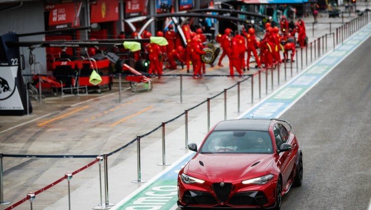 Raikkonen e Giovinazzi in pista con la Giulia GTAm