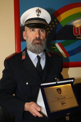 Firenze, premiato il vigile urbano che salvò la ragazza in Arno