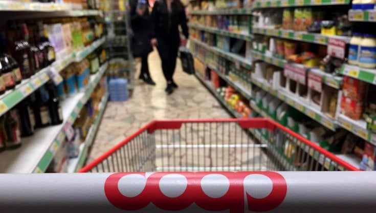 Supermercati e negozi aperti a Genova oggi primo maggio  