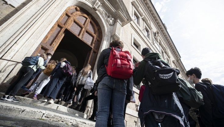 Alessandro, 18 anni appena compiuti, sul bonus cultura: "Funzionava e ora lo aboliscono. Non pensano al nostro futuro"