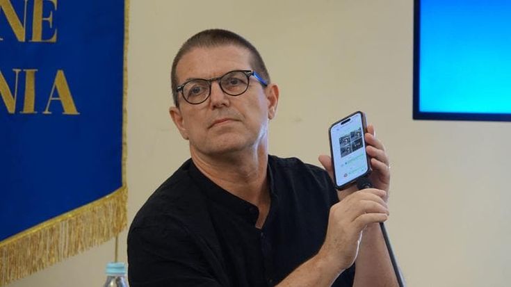 Napoli, il regista Iodice: “Mi sono trasferito a Modena perché lì mio figlio può muoversi da solo”