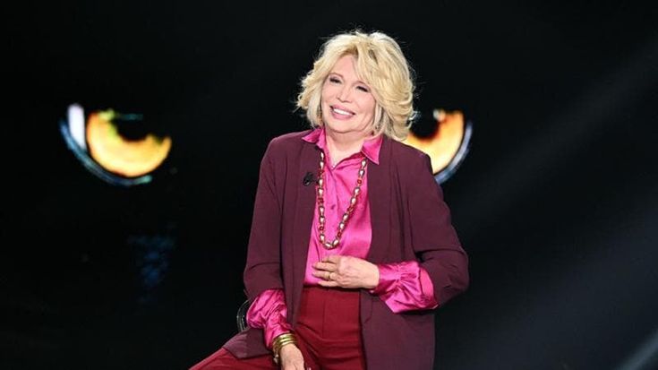 Amanda Lear si racconta a “Belve”: “Con Dalì niente sesso, era impotente. Bowie non mi piaceva”