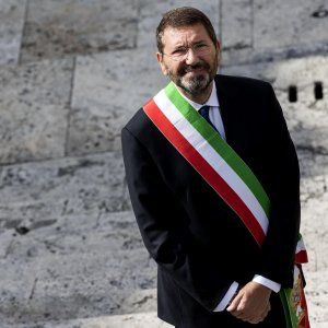 Roma, domani le dimissioni di Marino: "Irrevocabili tra venti giorni". Verso election day il 12 giugno