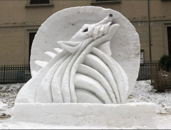 Gufi, camosci e lupi scolpiti nella neve: a Valbondione la gara di scultura più fredda d'Italia