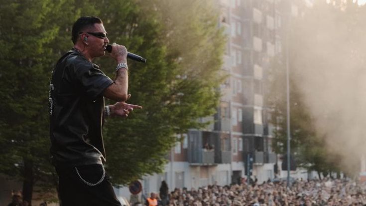 Marracash in concerto alla Barona torna alle origini: “Volevo ritrovarmi con tutta la mia gente”