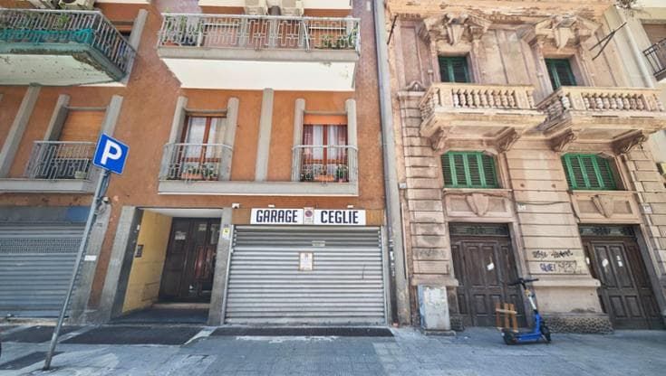Posti auto nei garage soltanto per turisti, scoppia il nuovo business in centro: 4 giorni a 140 euro