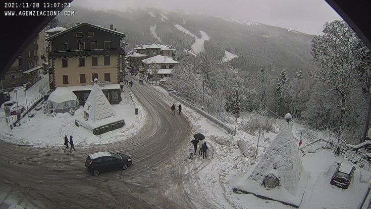 Abetone neve, primo giorno con gli impianti aperti 