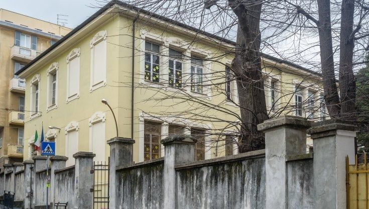 Scuola, a Sestri classi tagliate e bimbi in lista d'attesa, la protesta dei genitori