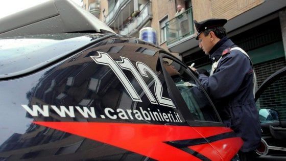Brindisi, 79enne litiga con la moglie e la ferisce con un colpo di fucile al volto: la donna non è grave