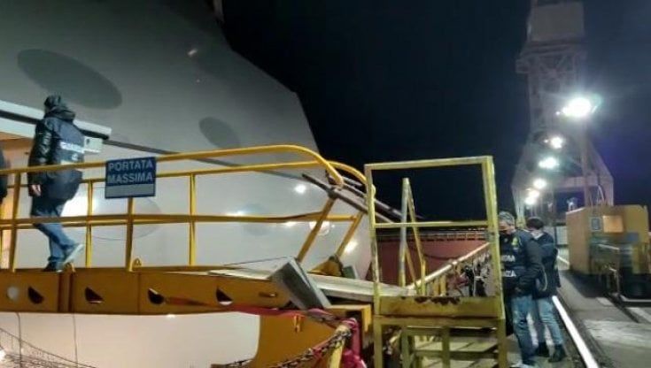 Ucraina, 700 milioni di beni russi congelati in Italia. A Massa Carrara continua il giallo del super yatch 