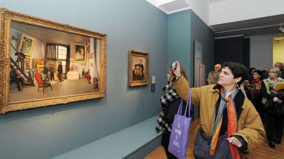 Istat, un italiano su cinque non legge e diserta mostre, cinema e teatri 