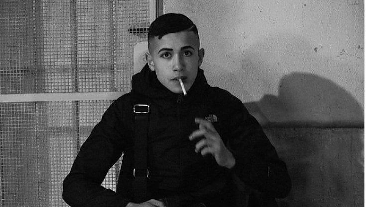 Per il rapper Bene le regole del tribunale: "A casa presto, stia lontano dall'Arco della Pace e si trovi un lavoro"