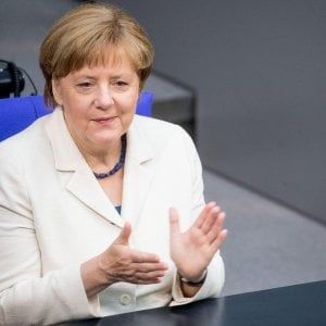 Crisi Ue, all'inizio dell'onda populista quella solidarietà europea infranta da Merkel-Sarkozy 
