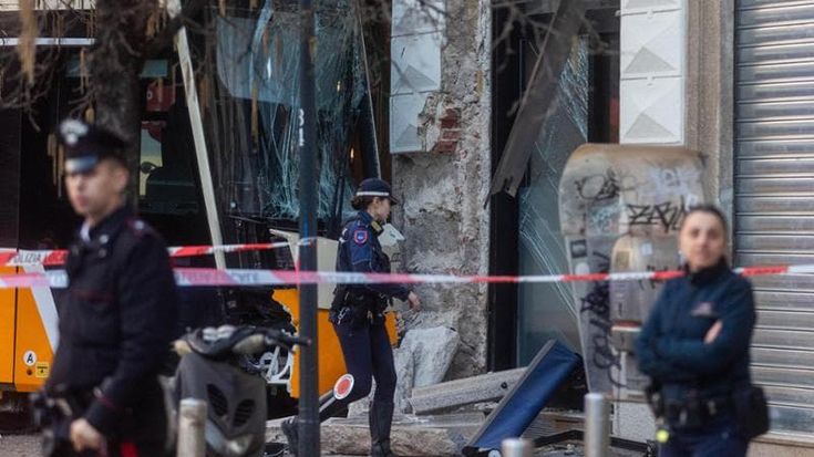 Tram deragliato, la chiamata al collega 15 minuti prima dello schianto