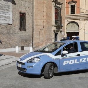 Bologna, vuole fare il giustiziere al posto della polizia: denunciato