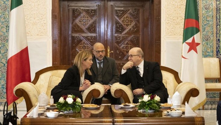 La premier furiosa chiede disciplina. Sospetti sulle mosse di Forza Italia e Terzo polo