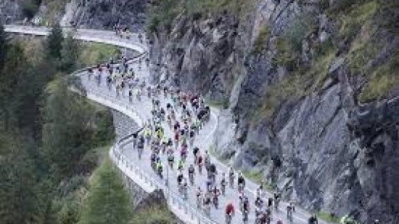 Bici, in quindicimila iniziano la rincorsa alla Gran Fondo più dura