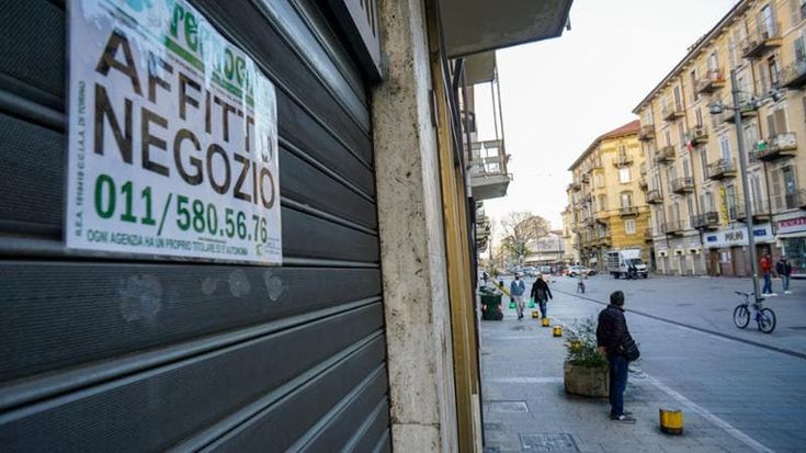 Torino stringe un patto con Bloomberg contro la desertificazione dei negozi