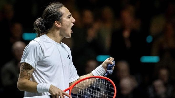 Atp Rotterdam, Bellucci batte Tsitsipas 6-4 6-2 e vola in semifinale