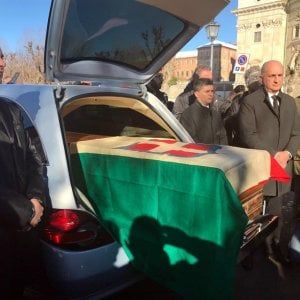 La salma di Vittorio Emanuele III è in Italia, al santuario di Vicoforte: riposerà accanto alla moglie