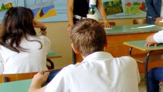 Lecce, bullismo contro un compagno di classe: chiesta messa alla prova per gang con a capo una ragazza