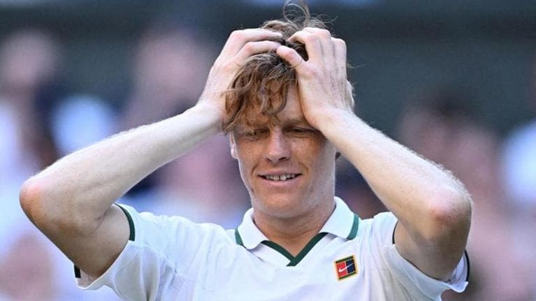 Il ginocchio di Sinner: come il tennis logora il fisico degli atleti