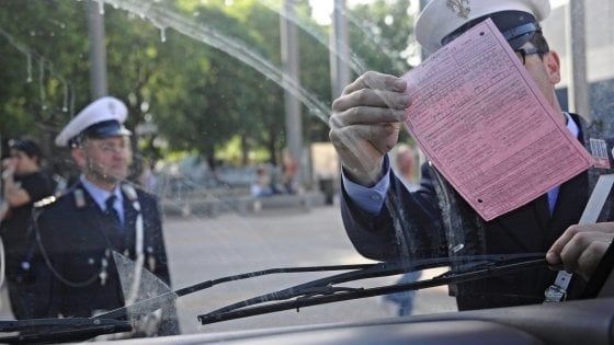 Firenze, i vigili lo multano e lui li offende su Facebook: denunciato 