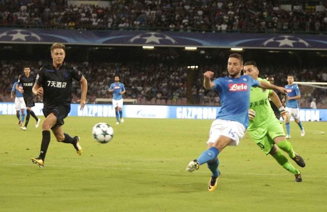 Champions, Napoli-Nizza: il goal di Mertens