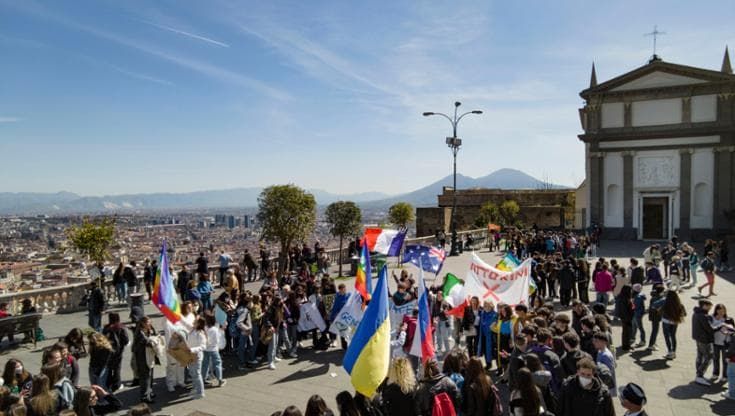 Napoli, marzo 2022: studenti delle scuole del Vomero manifestano per la pace
