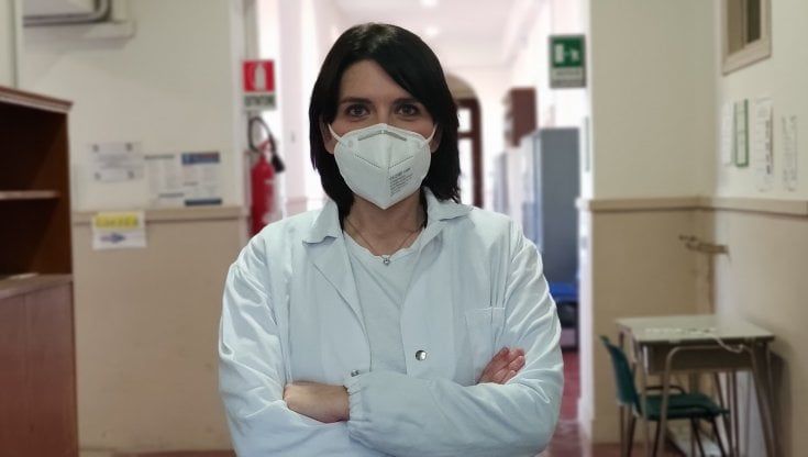 Vaccini coronavirus, il medico a capo dell'hub: "Pazienti con referti e analisi per evitare AstraZeneca"