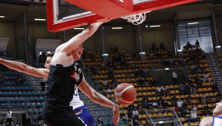 La Virtus travolgente. Batte Brindisi e vince il Porelli