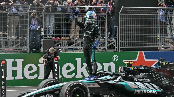 Kimi Antonelli trionfa in Cina, un italiano vent’anni dopo. Primo podio per Hamilton in Ferrari