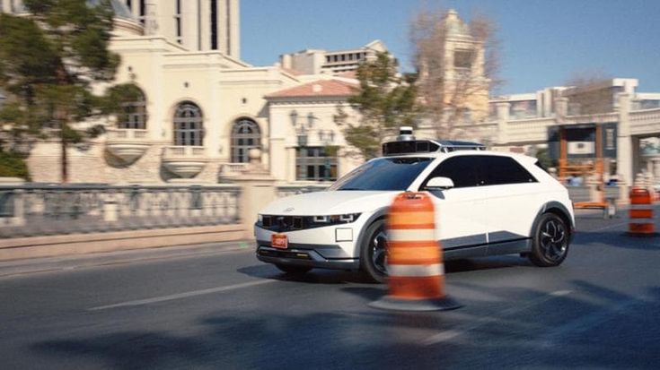 L’incredibile prova: il robotaxi Ioniq 5 supera il test della patente Il video