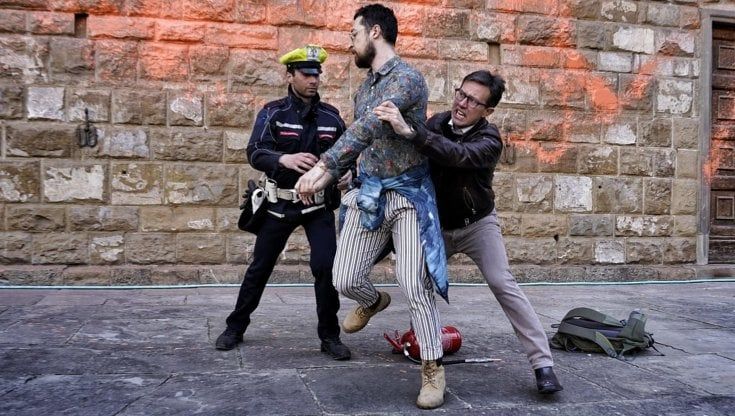 Giordano, l'eco-attivista placcato da Nardella: "Capisco la sua reazione ma vorrei che ascoltasse il nostro grido per il clima"