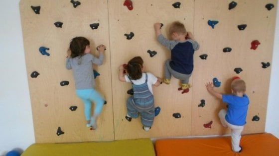 "Canti e balli, i bimbi fanno troppo rumore": a Milano il condominio sfratta l'asilo nido