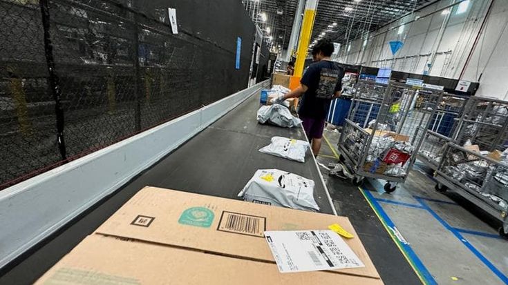 Amazon, il Tar riduce la multa da 1,21 miliardi. “Ma l’abuso di posizione dominante è confermato”