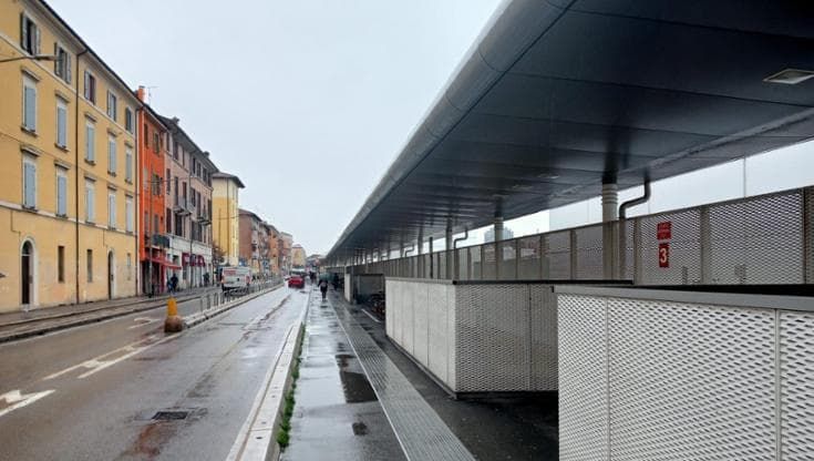 Droga e abbandono, viaggio tra gli invisibili nel “mondo di sotto” della stazione di Bologna