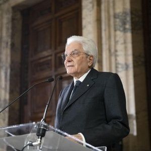 Mattarella richiama i partiti: "Necessario dialogo. Disoccupazione il primo nemico"