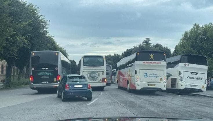 Stretta sui garage del centro e rincaro del ticket per i bus, la protesta delle categorie