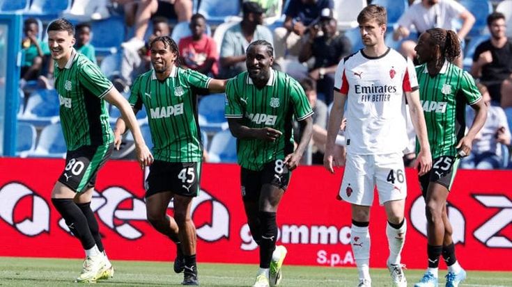 Milan, brutto ko con il Sassuolo: 2-0. La Champions torna a rischio
