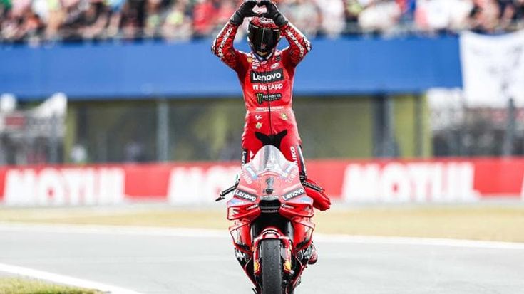 La MotoGp riparte da Silverstone, Bagnaia (fresco di nozze) a caccia della cinquina