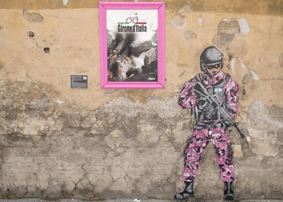 Giro d'Italia, a Roma murale sul conflitto israelo-palestinese