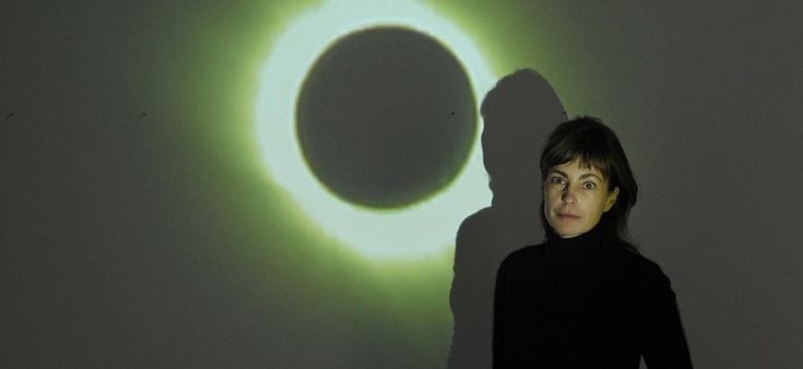 Ann Veronica Janssens tra vetri e giochi di luce  