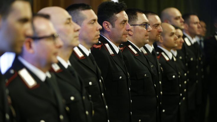 Milano, l’impossibilità di essere normali: i dodici carabinieri visti da vicino