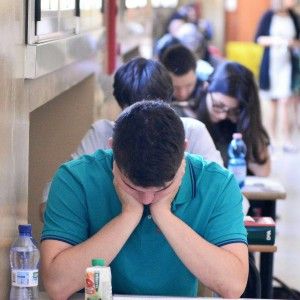 Maturit&agrave;, il verdetto: a Bologna calano i bocciati ma anche i cento e lode
