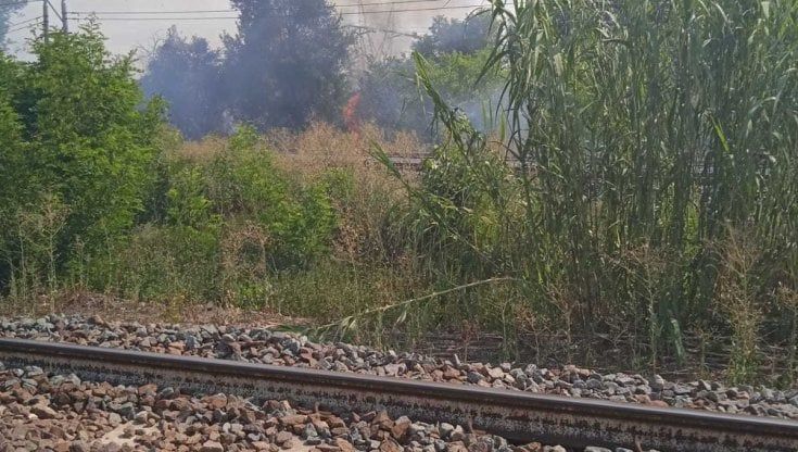 Treni fermi tra Torino Genova, Savona e Chieri per un incendio 