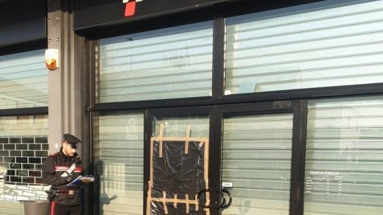 Bologna, dopo il furto finge un malore e poi fugge dall'ospedale: arrestato