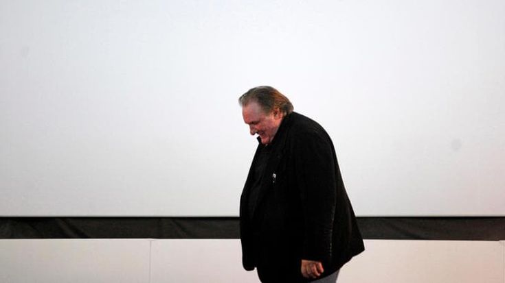“Ci ha molestate”: le accuse a Depardieu e l’onta dell’arresto